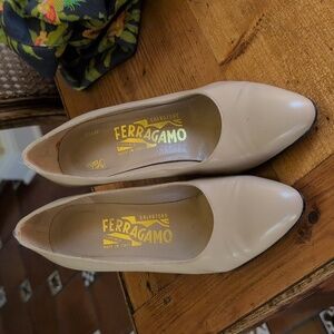 Salvatore Ferragamo Cream Beige Leather Shoes Heels Women's 5 1/2B Made in Italy